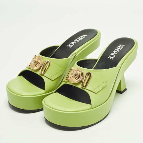 Medusa Biggie Size 38 Lime Leather Platform Mules - Versace - Modalova