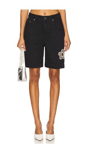 Crystal Flower Bermuda Jean Short in . Taglia 24. Also in 25, 26, 27, 28, 29 - AREA - Modalova
