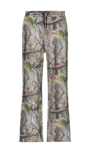 Real Fake Tree Track Pant in . Taglia L. Also in XL/1X - Jungles - Modalova