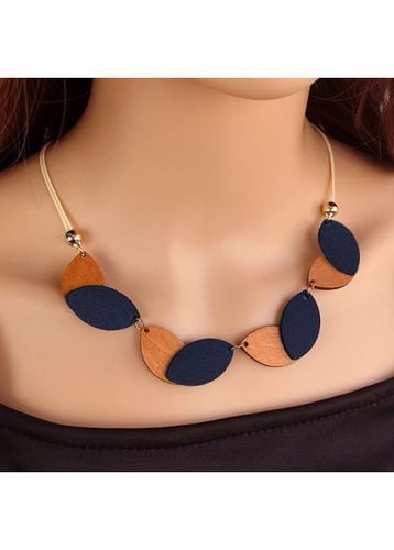 Geometric Navy Wood Oval Design Necklace - unsigned - Modalova