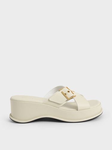 Charles & Keith - Buckled Crossover Curved Platform Sandals - Charles & Keith - Modalova