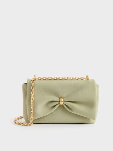 Halsey Geraffte Schultertasche mit Kette - Charles & Keith - Modalova