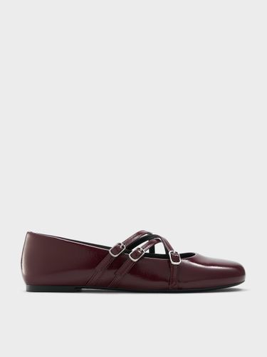 Charles & Keith - Lack-Mary-Jane-Flats mit drei Riemen und überkreuzter Sohle - Charles & Keith - Modalova
