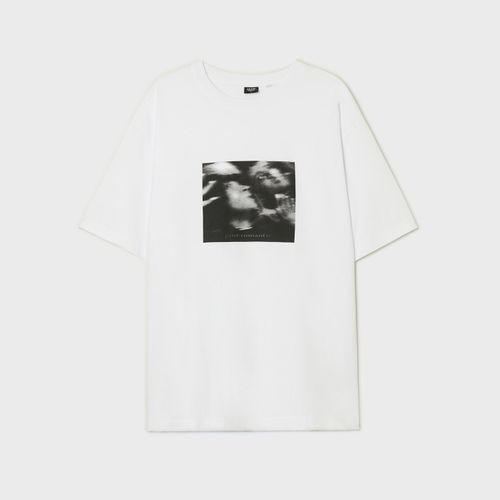 Camiseta blanca con estampado - Cropp - Modalova
