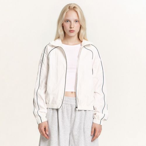 Chaqueta con capucha - Cropp - Modalova