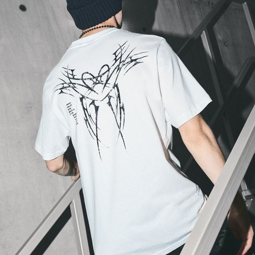 Camiseta blanca con estampado - Cropp - Modalova