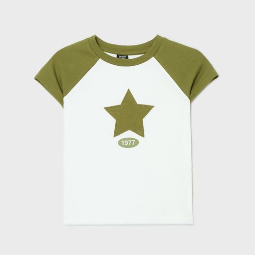 Camiseta con parche - Cropp - Modalova