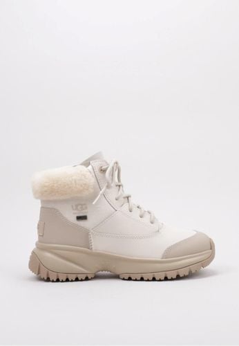 UGG - Yose Fluff V2 37 Beige - UGG - Modalova