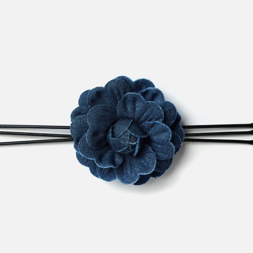 Minervina collar tipo chocker con flor denim - MISAKO - Modalova