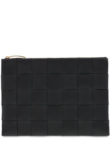 Medium Intrecciato Leather Pouch - BOTTEGA VENETA - Modalova