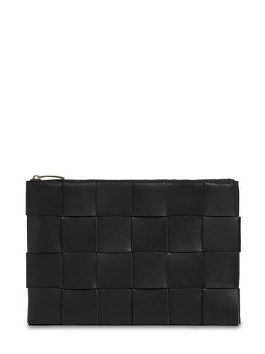 Intreccio Leather Zip Pouch - BOTTEGA VENETA - Modalova