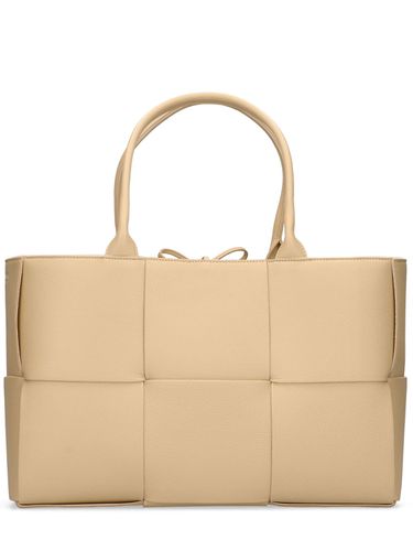 Medium Tote Aus Leder "arco" - BOTTEGA VENETA - Modalova