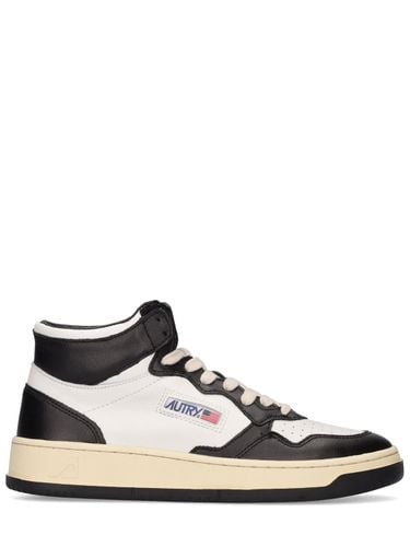 Mm Medalist Two-tone Mid Sneakers - AUTRY - Modalova