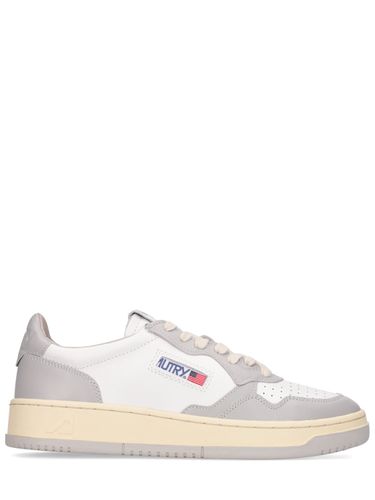 Medalist Bicolor Low Sneakers - AUTRY - Modalova