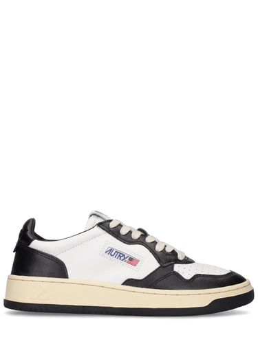 Medalist Bicolor Low Leather Sneakers - AUTRY - Modalova