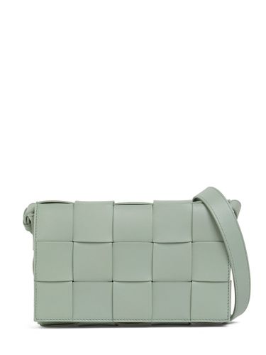 Small Cassette Leather Crossbody Bag - BOTTEGA VENETA - Modalova