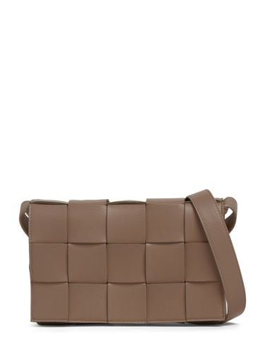 Small Cassette Leather Crossbody Bag - BOTTEGA VENETA - Modalova