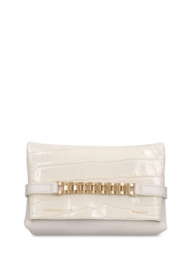 Lvr Exclusive Croc Embossed Chain Pouch - VICTORIA BECKHAM - Modalova