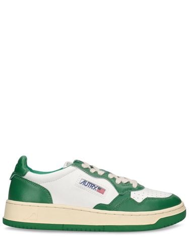 Medalist Bicolor Low Sneakers - AUTRY - Modalova