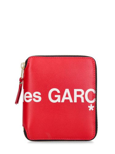 Huge Logo Leather Compact Wallet - COMME DES GARÇONS WALLET - Modalova