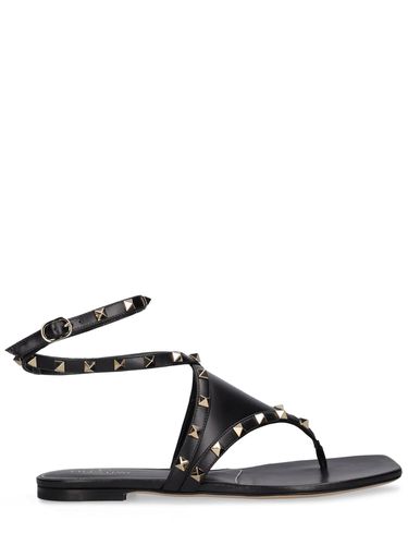 Rockstud Leather Thong Sandals - VALENTINO GARAVANI - Modalova