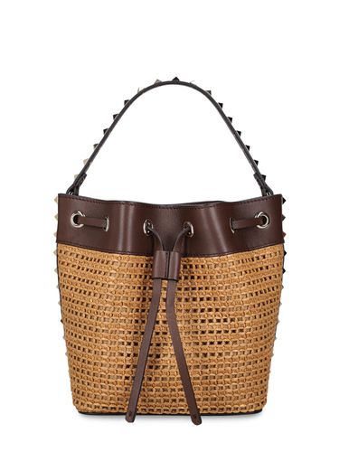 Rockstud Raffia Effect Bucket Bag - VALENTINO GARAVANI - Modalova