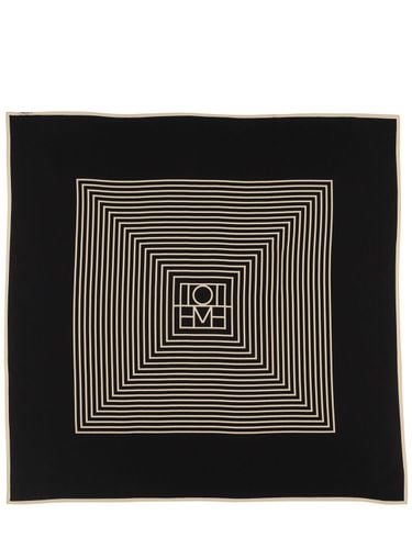 Centered Monogram Silk Scarf - TOTEME - Modalova