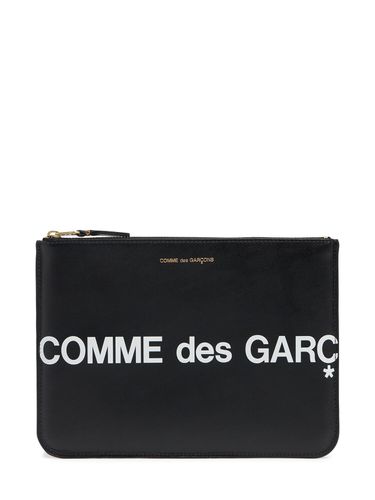 Maxi Logo Leather Pouch - COMME DES GARÇONS WALLET - Modalova