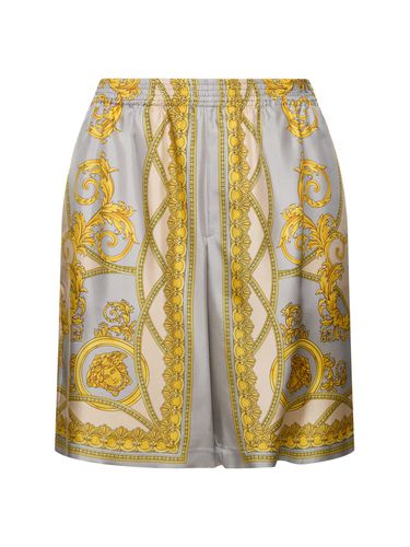 Shorts De Seda Con Estampado - VERSACE - Modalova