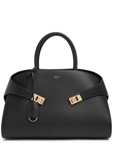 Medium Hug Leather Tote Bag - FERRAGAMO - Modalova