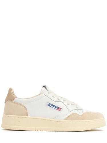 Medalist Low Suede Sneakers - AUTRY - Modalova