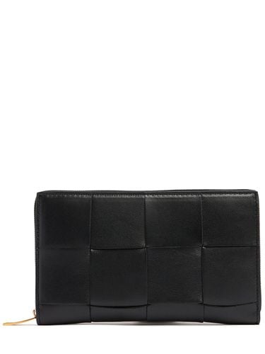 Cassette Leather Zip Around Wallet - BOTTEGA VENETA - Modalova