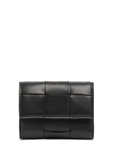 Cassette Leather Trifold Zip Wallet - BOTTEGA VENETA - Modalova