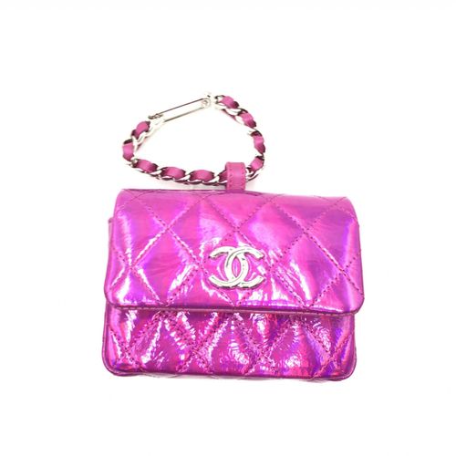 Iridescent Pink Quilted Leather Women's Pouch (Pre-Owned) - Chanel - Modalova