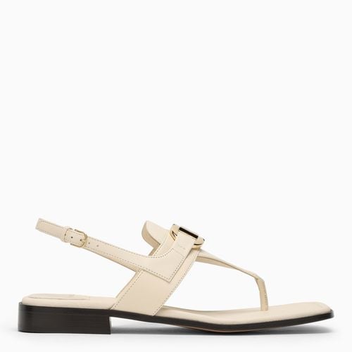 Ivory Gancini ornament thong sandal - Ferragamo - Modalova