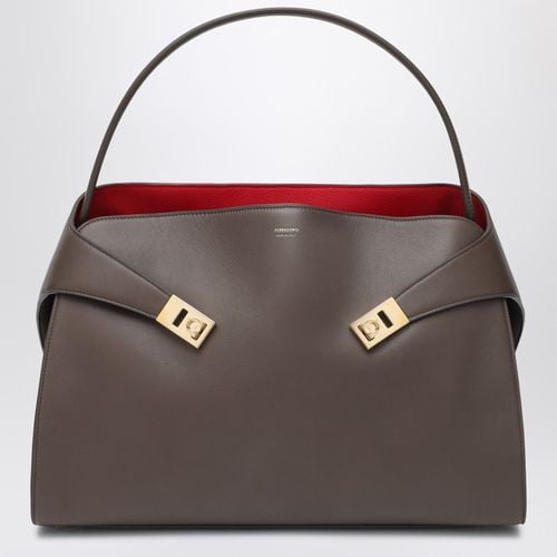 Hug Soft L clay/red shoulder bag - Ferragamo - Modalova