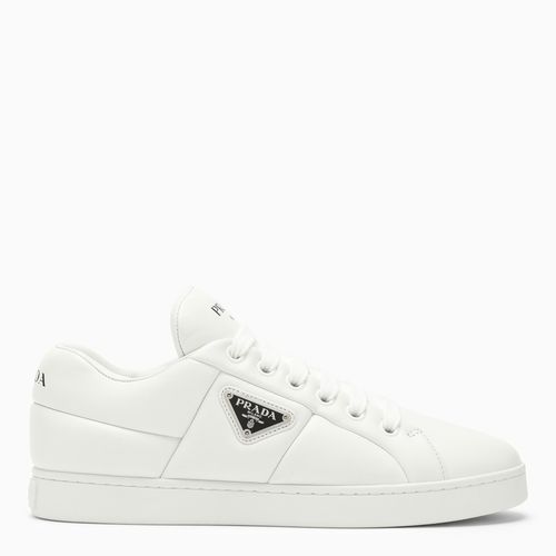 Sneaker bassa bianca in pelle - Prada - Modalova