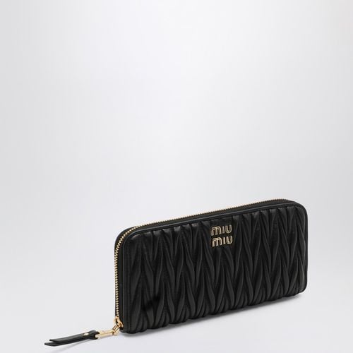 Matelassé leather zip around wallet - Miu Miu - Modalova