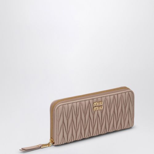 Powder matelassé leather zip around wallet - Miu Miu - Modalova