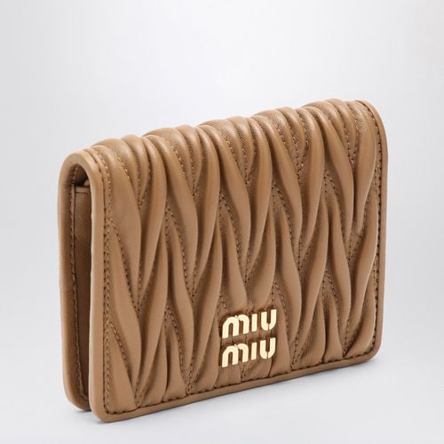 Caramel-coloured matelassé leather small wallet - Miu Miu - Modalova