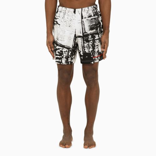 Abstract print swim shorts with logo - Alexander McQueen - Modalova