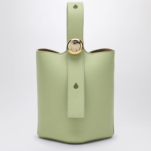 Light calfskin Pebble Bucket small bag - Loewe - Modalova