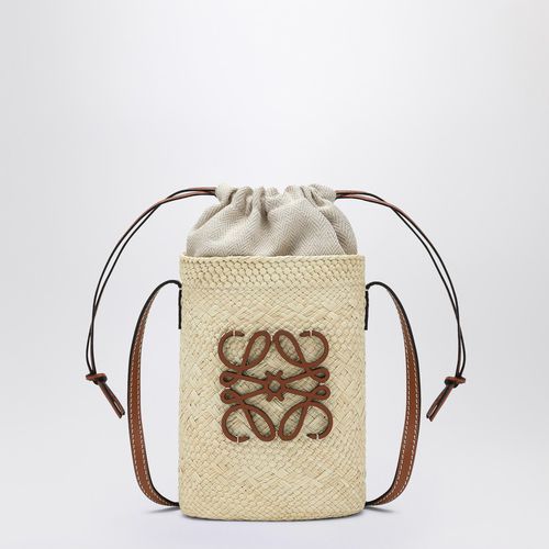 Natural-coloured shoulder bag in iraca palm - Loewe - Modalova