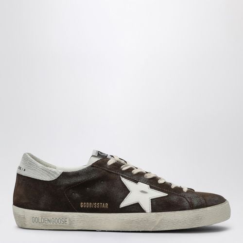 Super-star brown/white low trainer - Golden Goose - Modalova