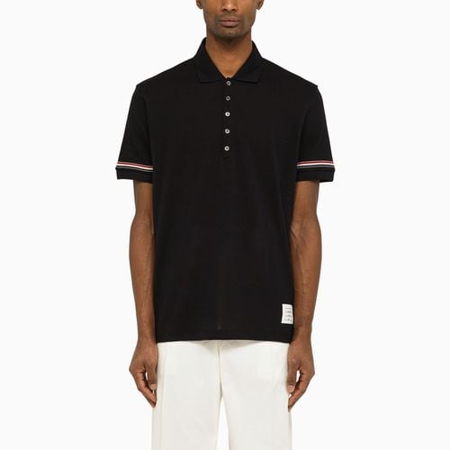 Short-sleeved navy polo shirt with patch - Thom Browne - Modalova