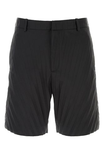 Black Nylon Bermuda Shorts - Valentino Garavani - Modalova