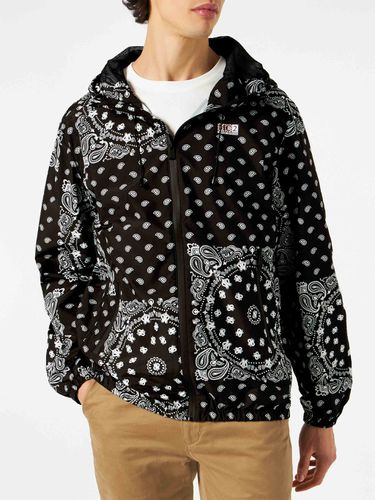 Man Hooded Lightweight Windbreaker With Bandanna Print - MC2 Saint Barth - Modalova