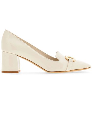 Cream Patent Lambskin Pumps - Ferragamo - Modalova