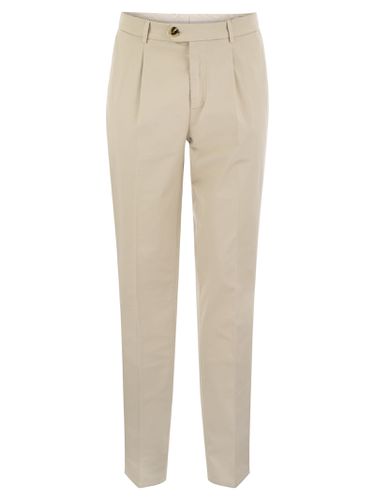 Garment-dyed Leisure Fit Trousers In American Pima Comfort Cotton With Pleats - Brunello Cucinelli - Modalova