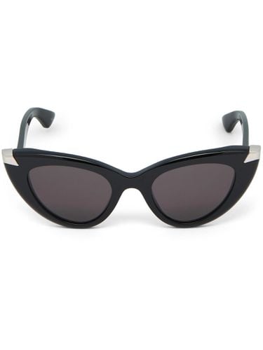 Cat-eye Punk Rivet Sunglasses In /smoked - Alexander McQueen - Modalova